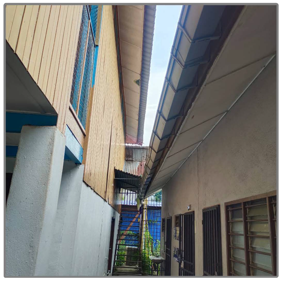 Laluan kaki lima — pintu masuk kelas